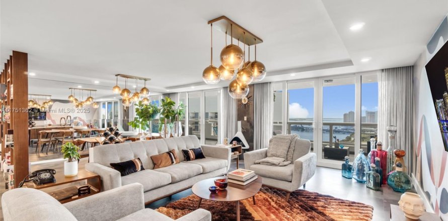 Condominio en Miami, Florida, 2 dormitorios № 1924544