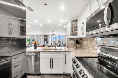 Copropriété à vendre à Miami, Floride: 2 chambres, 140.19 m2 № 1924544 - photo 12