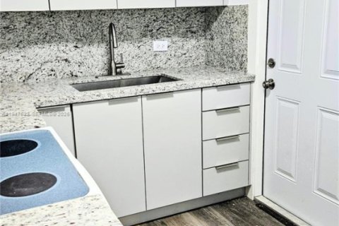 Купить виллу или дом в Форт-Лодердейл, Флорида 4 спальни, 108.88м2, № 2003624 - фото 9