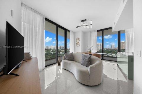 Condo in Sunny Isles Beach, Florida, 2 bedrooms  № 1892114 - photo 2