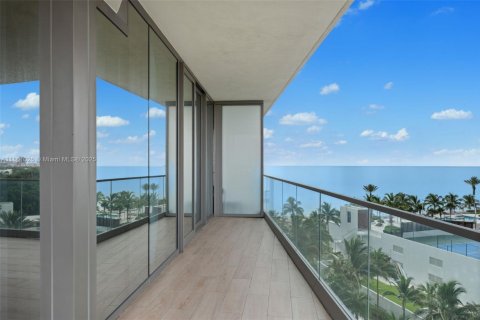Condo in Sunny Isles Beach, Florida, 2 bedrooms  № 1892114 - photo 1