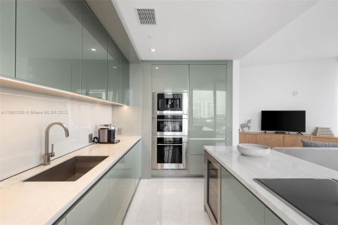 Condo in Sunny Isles Beach, Florida, 2 bedrooms  № 1892114 - photo 10