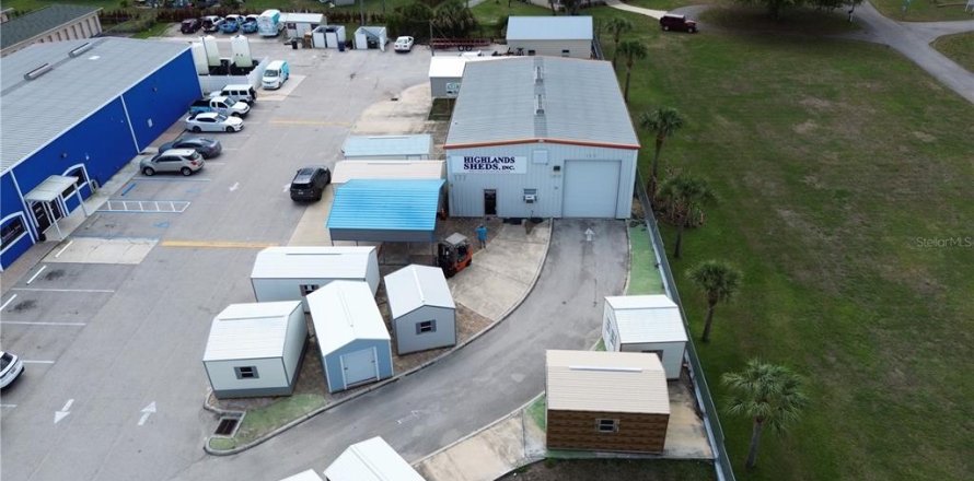 Commercial property in Sebring, Florida 306.58 sq.m. № 2214684