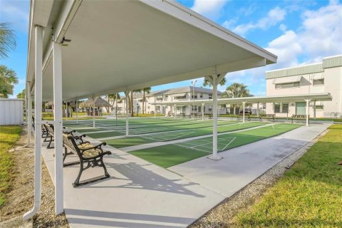Condo in Saint Petersburg, Florida, 2 bedrooms  № 2211981 - photo 27