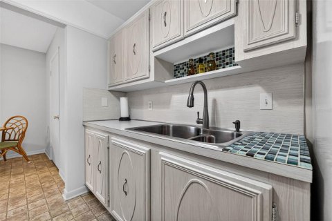 Condo in Saint Petersburg, Florida, 2 bedrooms  № 2211981 - photo 7