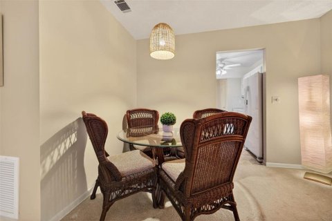 Condo in Saint Petersburg, Florida, 2 bedrooms  № 2211981 - photo 5