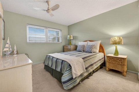 Condo in Saint Petersburg, Florida, 2 bedrooms  № 2211981 - photo 10