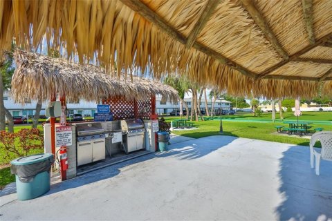Condo in Saint Petersburg, Florida, 2 bedrooms  № 2211981 - photo 18