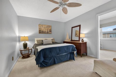 Condo in Saint Petersburg, Florida, 2 bedrooms  № 2211981 - photo 12