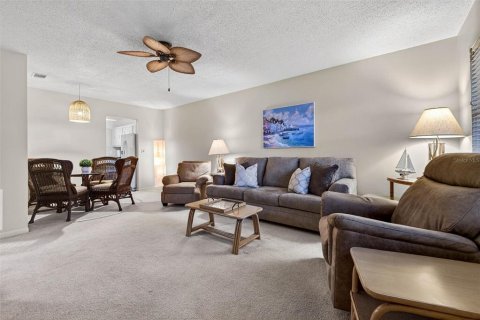 Condo in Saint Petersburg, Florida, 2 bedrooms  № 2211981 - photo 4