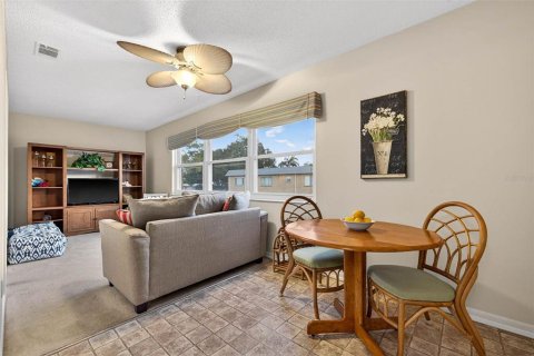 Condo in Saint Petersburg, Florida, 2 bedrooms  № 2211981 - photo 9