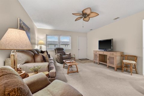 Condo in Saint Petersburg, Florida, 2 bedrooms  № 2211981 - photo 2