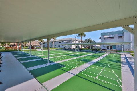 Condo in Saint Petersburg, Florida, 2 bedrooms  № 2211981 - photo 19