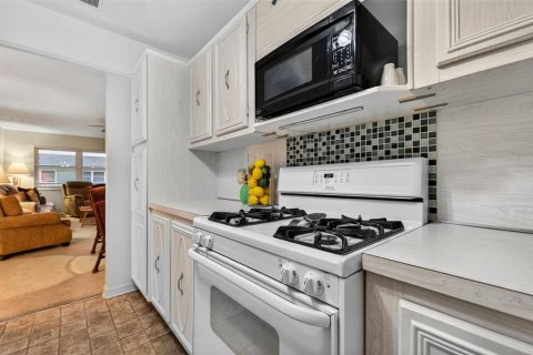 Condo in Saint Petersburg, Florida, 2 bedrooms  № 2211981 - photo 6