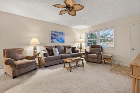 Condo in Saint Petersburg, Florida, 2 bedrooms  № 2211981 - photo 3