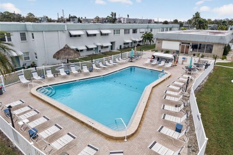Condo in Saint Petersburg, Florida, 2 bedrooms  № 2211981 - photo 15