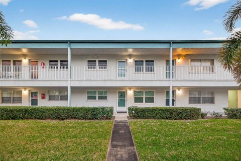 Condo in Saint Petersburg, Florida, 2 bedrooms  № 2211981 - photo 30
