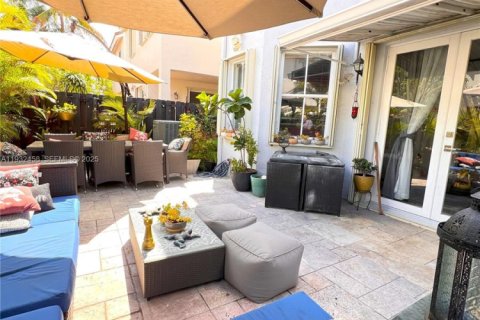 Снять в аренду таунхаус в Дорал, Флорида 3 спальни, 150.32м2, № 1991558 - фото 24