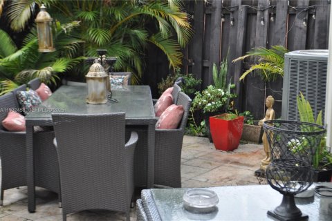 Снять в аренду таунхаус в Дорал, Флорида 3 спальни, 150.32м2, № 1991558 - фото 26