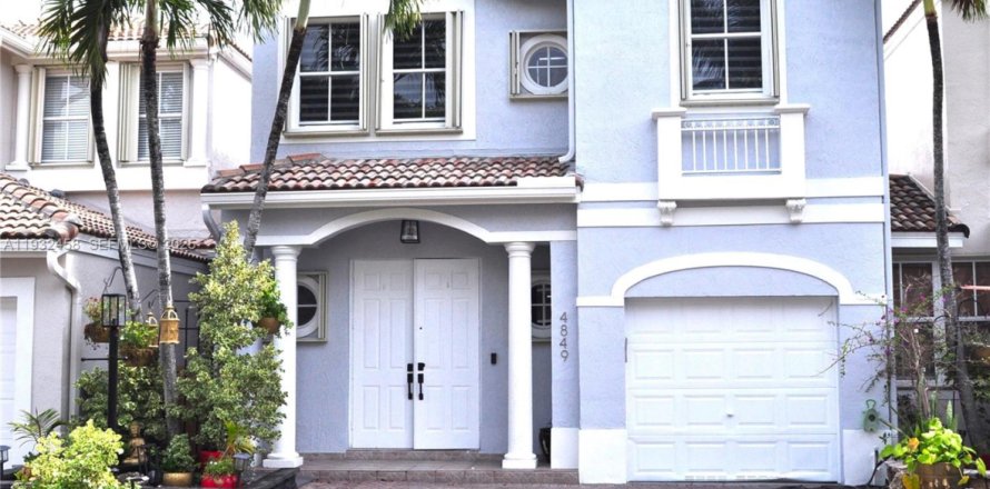 Таунхаус в Дорал, Флорида 3 спальни, 150.32м2 № 1991558