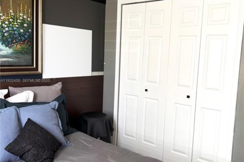 Снять в аренду таунхаус в Дорал, Флорида 3 спальни, 150.32м2, № 1991558 - фото 20