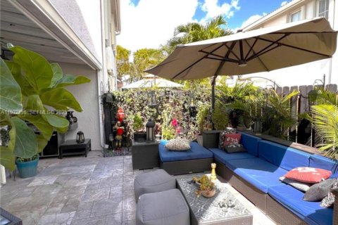 Снять в аренду таунхаус в Дорал, Флорида 3 спальни, 150.32м2, № 1991558 - фото 23