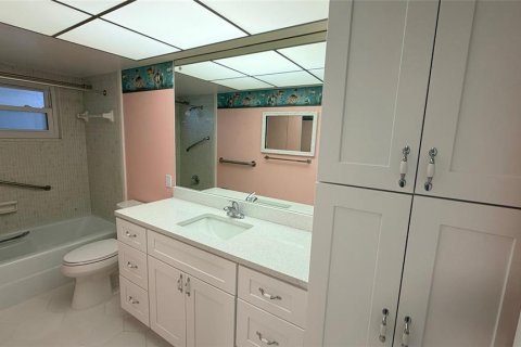Купить кондоминиум в Сент-Питерсберг, Флорида 7 комнат, 149.11м2, № 2108707 - фото 14