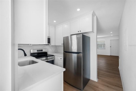 Villa ou maison à louer à Saint Petersburg, Floride: 2 chambres, 74.32 m2 № 1917461 - photo 4