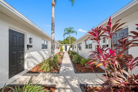 Villa ou maison à louer à Saint Petersburg, Floride: 2 chambres, 74.32 m2 № 1917461 - photo 1