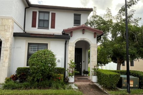 Casa en venta en Hialeah, Florida, 3 dormitorios, 123.75 m2 № 1860609 - foto 2