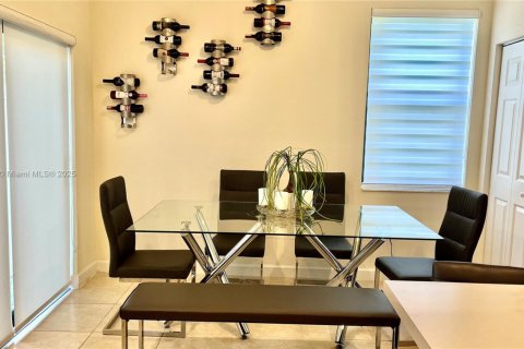 Casa en venta en Hialeah, Florida, 3 dormitorios, 123.75 m2 № 1860609 - foto 8