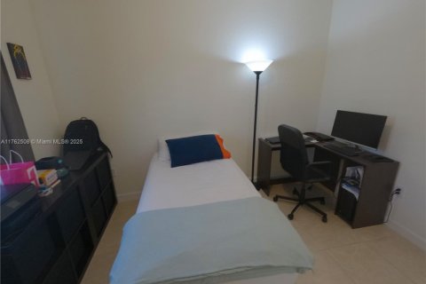 Casa en venta en Hialeah, Florida, 3 dormitorios, 123.75 m2 № 1860609 - foto 13