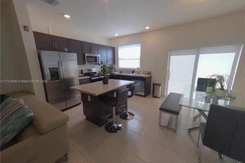 Casa en venta en Hialeah, Florida, 3 dormitorios, 123.75 m2 № 1860609 - foto 5