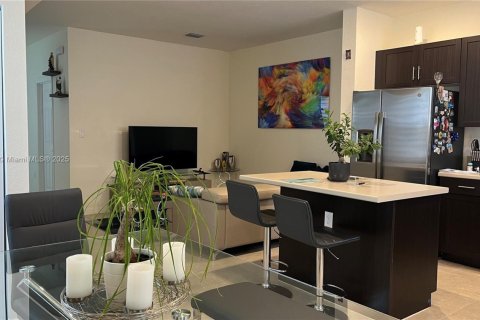 Casa en venta en Hialeah, Florida, 3 dormitorios, 123.75 m2 № 1860609 - foto 9