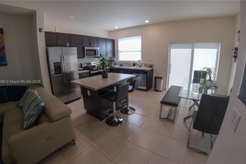 Casa en venta en Hialeah, Florida, 3 dormitorios, 123.75 m2 № 1860609 - foto 7