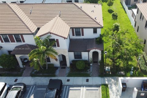 Casa en venta en Hialeah, Florida, 3 dormitorios, 123.75 m2 № 1860609 - foto 1