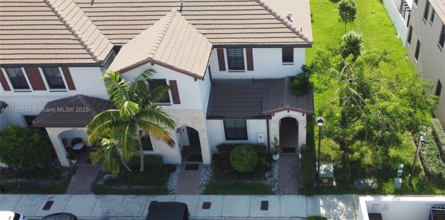 Casa en Hialeah, Florida 3 dormitorios, 123.75 m2 № 1860609