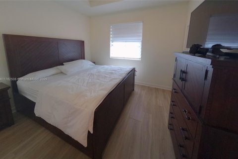Casa en venta en Hialeah, Florida, 3 dormitorios, 123.75 m2 № 1860609 - foto 17