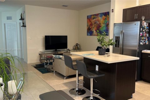 Casa en venta en Hialeah, Florida, 3 dormitorios, 123.75 m2 № 1860609 - foto 10