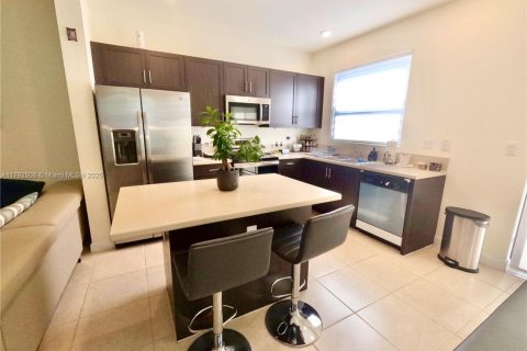 Casa en venta en Hialeah, Florida, 3 dormitorios, 123.75 m2 № 1860609 - foto 6