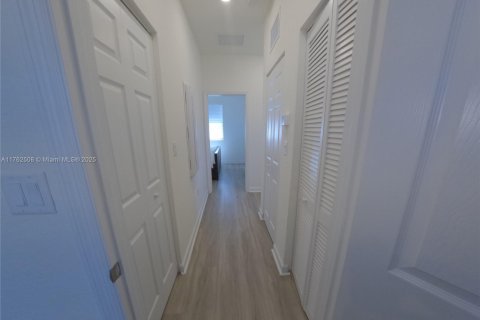 Casa en venta en Hialeah, Florida, 3 dormitorios, 123.75 m2 № 1860609 - foto 16