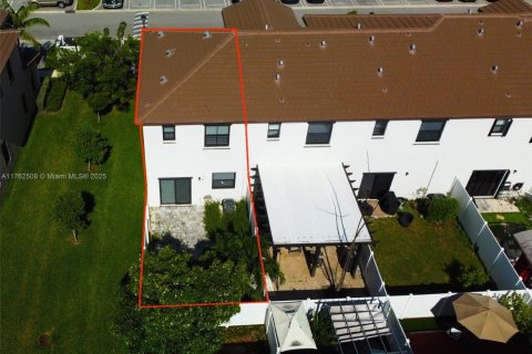 Casa en venta en Hialeah, Florida, 3 dormitorios, 123.75 m2 № 1860609 - foto 29