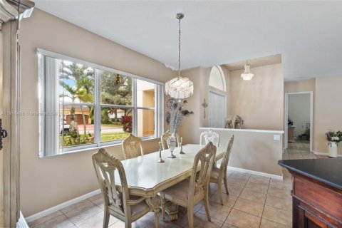 Villa ou maison à vendre à Davie, Floride: 4 chambres, 254.55 m2 № 1968209 - photo 11