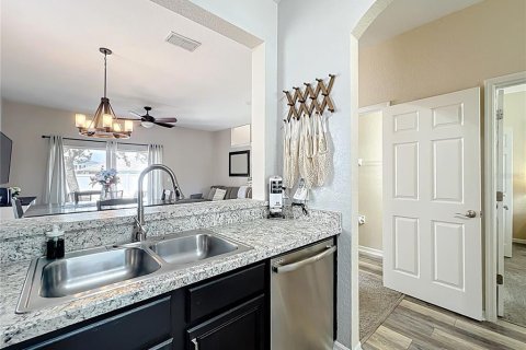 Townhouse in Davenport, Florida 4 bedrooms, 172.43 sq.m. № 1651931 - photo 12
