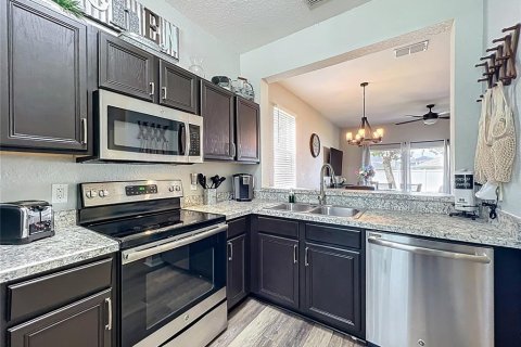 Townhouse in Davenport, Florida 4 bedrooms, 172.43 sq.m. № 1651931 - photo 11