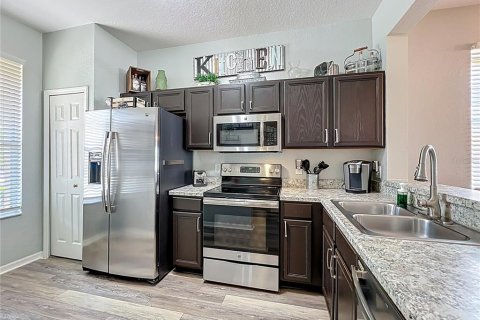 Townhouse in Davenport, Florida 4 bedrooms, 172.43 sq.m. № 1651931 - photo 8