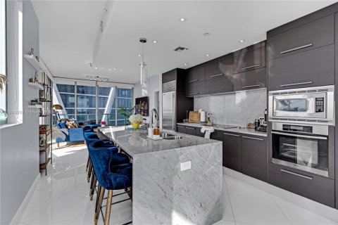 Condominio en alquiler en Miami, Florida, 2 dormitorios, 114.92 m2 № 1945857 - foto 8