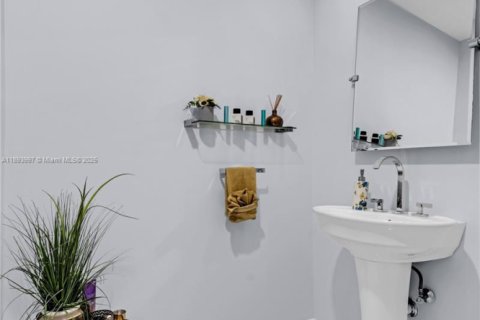 Condominio en alquiler en Miami, Florida, 2 dormitorios, 114.92 m2 № 1945857 - foto 16