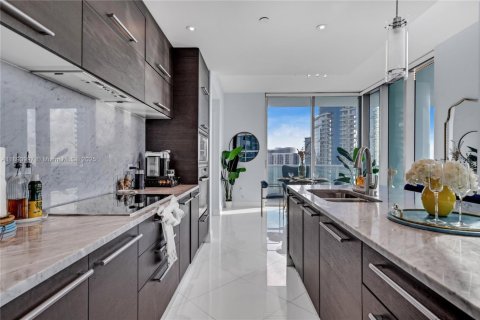 Condominio en alquiler en Miami, Florida, 2 dormitorios, 114.92 m2 № 1945857 - foto 10