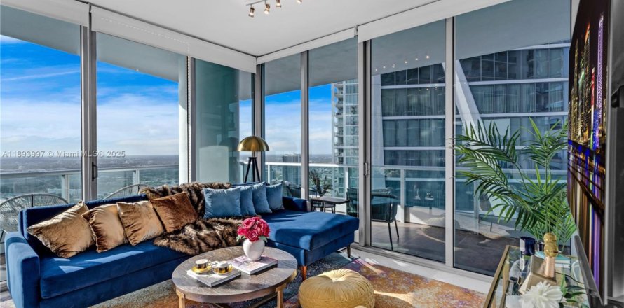 Condominio en Miami, Florida, 2 dormitorios № 1945857